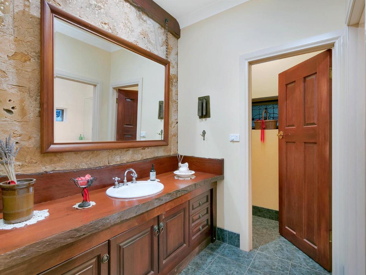Lake Bywater Cottage Walker Flat エクステリア 写真