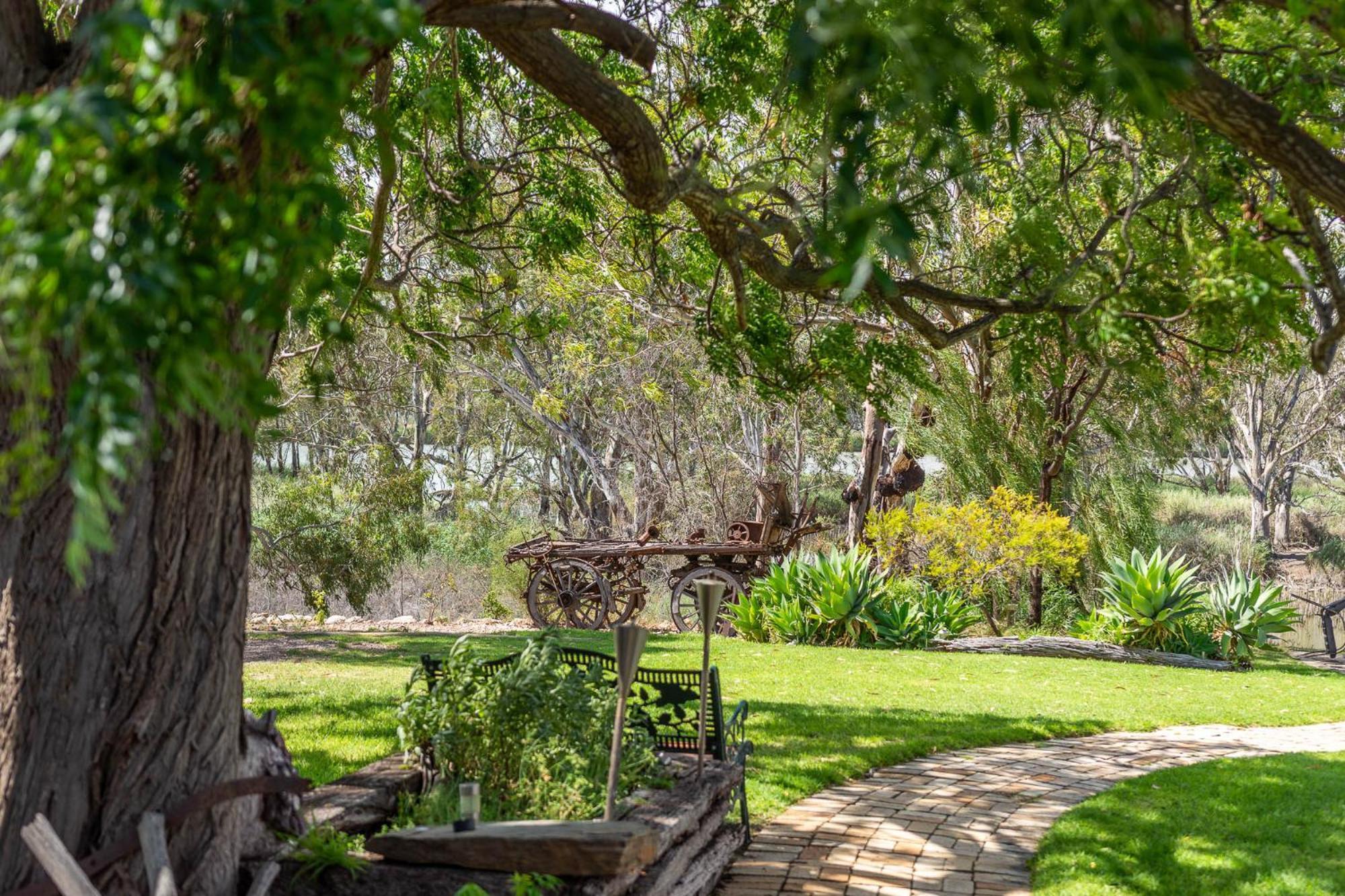 Lake Bywater Cottage Walker Flat エクステリア 写真